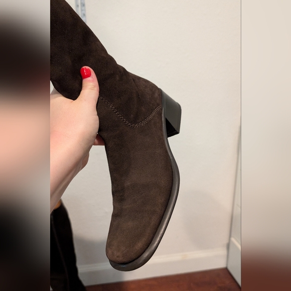 NWOB Saks Fifth Avenue Italian Made Chocolate Brown Knee-High Suede Boots Size 7 - Picture 2 of 9